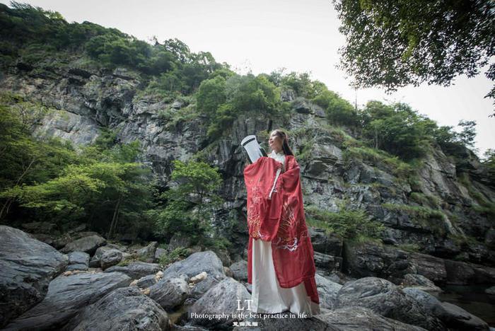 “霸气女老板,繁花中的讨债鬼,谁能超越玲子的演绎?”