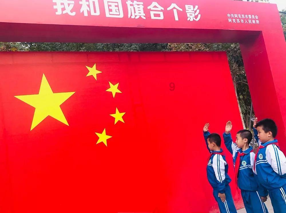 军阀把皇位托付给小舅子，后者去领旨，却发现宫里暗藏500刀斧手