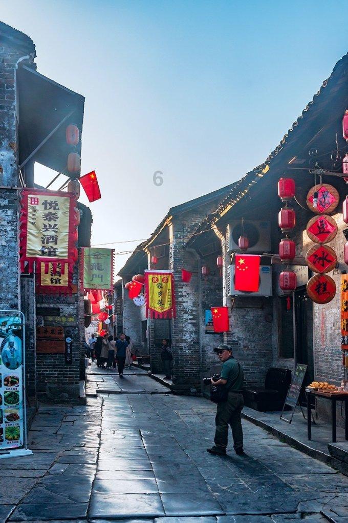 崔永熙发表感人致辞送别离队的李炎哲,表达不满与不舍,展现团队的成长和期许