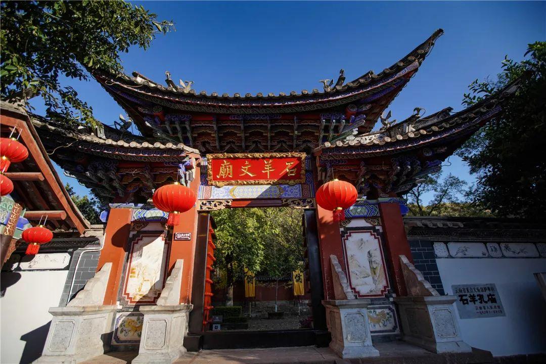 把奖状贴成“对联”的孩子,一定有个愉快的春节