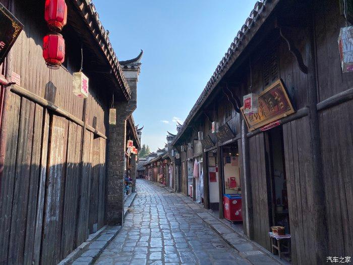 越南这座奇怪的寺庙到处是中文，当地人看不懂，中国人也看不懂？